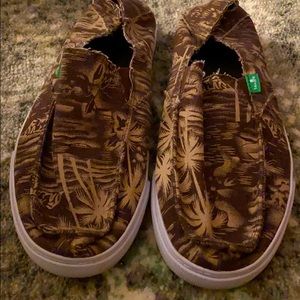 Sanuk men’s sidewalk surfer shoes, size 8. Cute palm trees print! Tiki Oasis